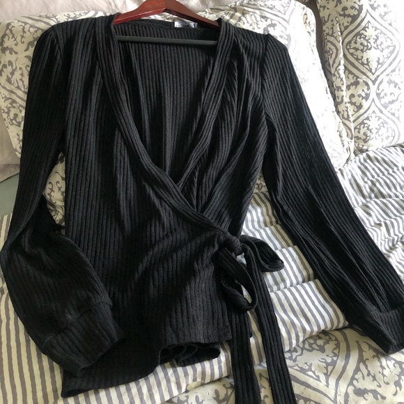 Coeor De Vague … black wraparound top - Picture 5 of 16